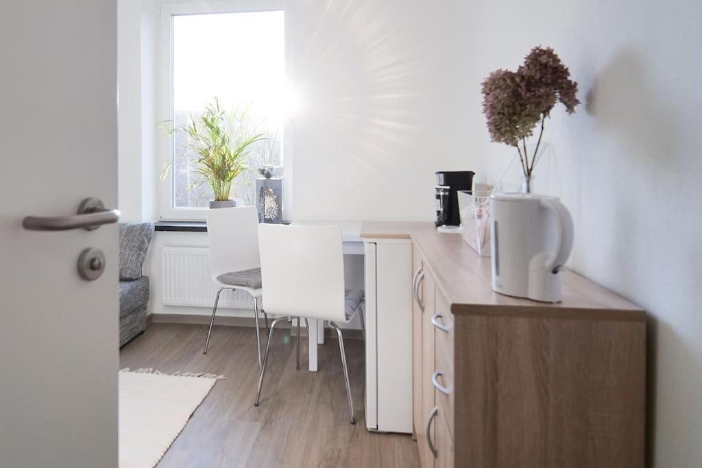 Preiswertes Modernes Gaestezimmer In Aue Bad-Schlema Exteriör bild