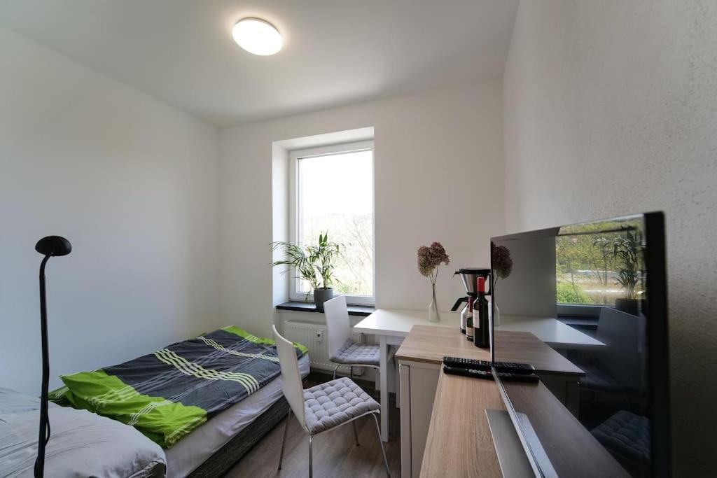 Preiswertes Modernes Gaestezimmer In Aue Bad-Schlema Exteriör bild